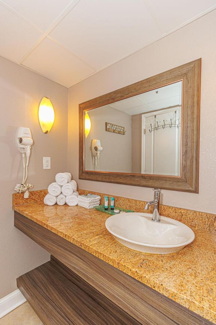 Oceanfront 1 Bedroom Suite with Beautiful Décor&Accents Caravelle Resort 1039 Sleeps 6 Guests Myrtle Beach Esterno foto